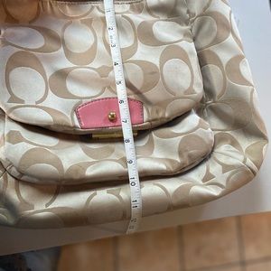 Tan and pink adorable Spring/Summer Coach shoulder bag.